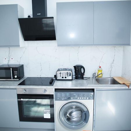 Central Harrow Cozy Apartment With Free Parking Harrow on the Hill Eksteriør bilde